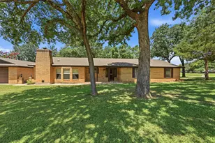 100 Mohican Trail, Lake Kiowa, TX 76240 - Photo 3