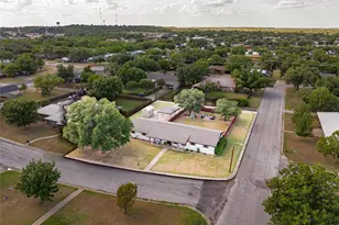 1400 Sycamore St, Breckenridge, TX 76424 - Photo 33