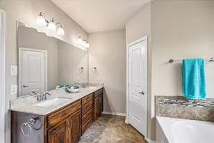 8 Duskview Ln, Edgecliff Village, TX 76134 - Photo 15