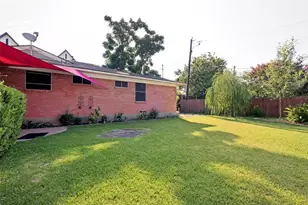 8938 Lockhaven Dr, Dallas, TX 75238 - Photo 23