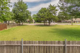 816 Balkan Dr, Lancaster, TX 75134 - Photo 11