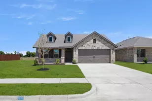 404 Comanche Dr, Cleburne, TX 76033 - Photo 1