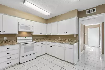 1806 Lakecrest Court, Carrollton, TX 75006 - Photo 13