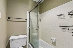 1806 Lakecrest Ct, Carrollton, TX 75006 - Photo 29