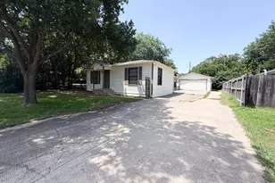 1005 S Carlton St, Ennis, TX 75119 - Photo 1