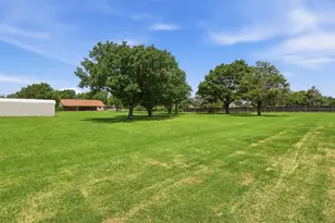 1701 N St Charles Ave, Pilot Point, TX 76258 - Photo 15