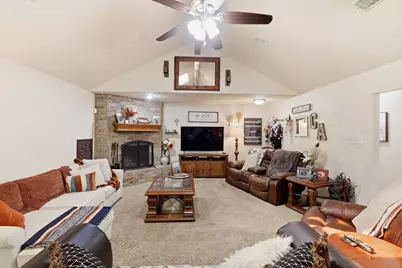 1701 N Saint Charles Avenue, Pilot Point, TX 76258 - Photo 11