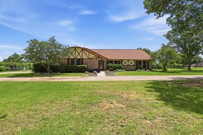 1701 N Saint Charles Avenue, Pilot Point, TX 76258 - Photo 7