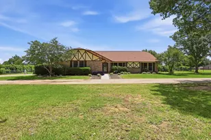 1701 N St Charles Ave, Pilot Point, TX 76258 - Photo 7