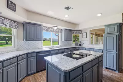 1701 N Saint Charles Avenue, Pilot Point, TX 76258 - Photo 9