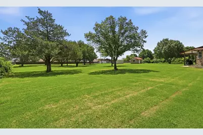 1701 N Saint Charles Avenue, Pilot Point, TX 76258 - Photo 3