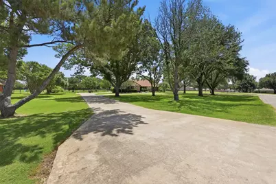1701 N Saint Charles Avenue, Pilot Point, TX 76258 - Photo 17