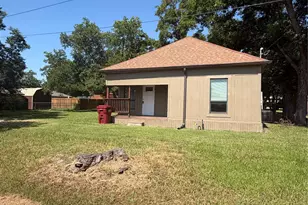 1711 Oriental St, Bonham, TX 75418 - Photo 1