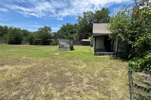 549 E Elm St, Dublin, TX 76446 - Photo 3