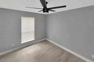 1306 Elby St, Irving, TX 75061 - Photo 11