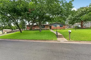 9700 Brookwood Cir, Woodway, TX 76712 - Photo 3