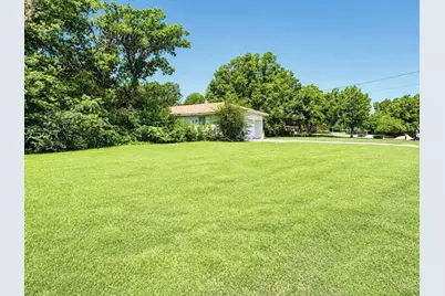 806 Sessions Street, Bowie, TX 76230 - Photo 25