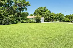 806 Sessions St, Bowie, TX 76230 - Photo 25