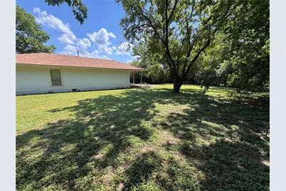 806 Sessions Street, Bowie, TX 76230 - Photo 7