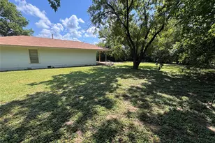 806 Sessions St, Bowie, TX 76230 - Photo 7
