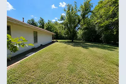 806 Sessions Street, Bowie, TX 76230 - Photo 27