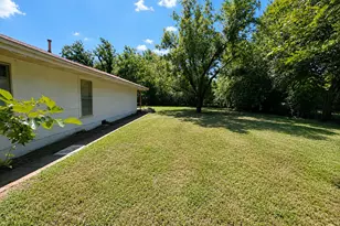 806 Sessions St, Bowie, TX 76230 - Photo 27