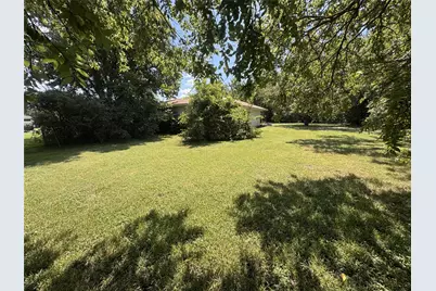 806 Sessions Street, Bowie, TX 76230 - Photo 5