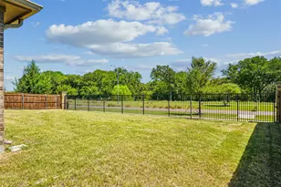 218 Oakcrest Dr, Justin, TX 76247 - Photo 27