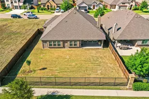 218 Oakcrest Dr, Justin, TX 76247 - Photo 25