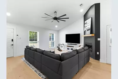 1220 Oxford Lane, Grapevine, TX 76051 - Photo 5