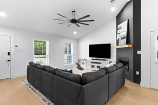 1220 Oxford Ln, Grapevine, TX 76051 - Photo 5