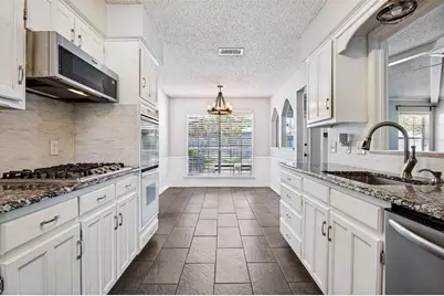 4717 Oak Valley Drive, Arlington, TX 76016 - Photo 5