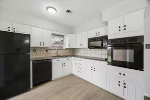 2210 Fairfax Dr, Irving, TX 75060 - Photo 9