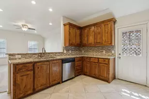 233 Firefly Dr, Springtown, TX 76082 - Photo 5