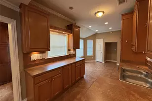 1910 Lombard St, Garland, TX 75043 - Photo 7