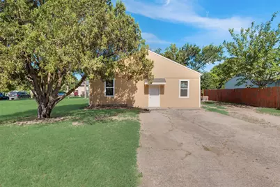 2210 Manor Street, Grand Prairie, TX 75050 - Photo 13