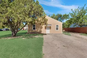 2210 Manor St, Grand Prairie, TX 75050 - Photo 13