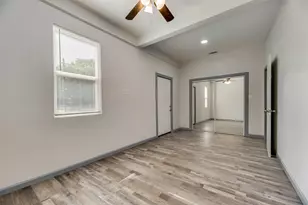 2210 Manor St, Grand Prairie, TX 75050 - Photo 5