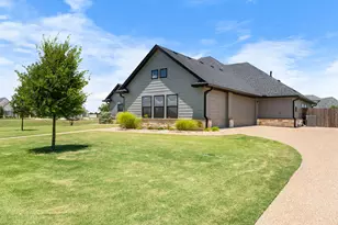 205 Champions Wy, Waco, TX 76657 - Photo 3