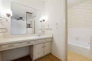 10512 Royal Chapel Dr, Dallas, TX 75229 - Photo 19