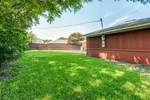 10512 Royal Chapel Dr, Dallas, TX 75229 - Photo 25