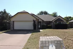224 Timbercreek Dr, Burleson, TX 76028 - Photo 3