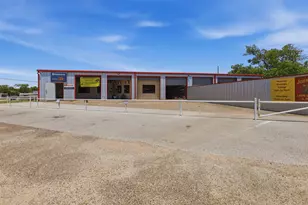 1605 S Main St, Cleburne, TX 76033 - Photo 1