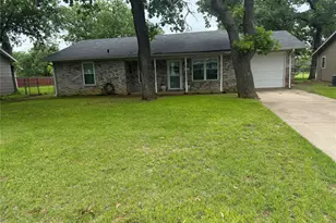 1530 W Groesbeck St, Stephenville, TX 76401 - Photo 1