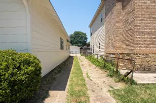 2011 N Houston St, Fort Worth, TX 76164 - Photo 5