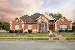 609 Acorn St, Pilot Point, TX 76258 - Photo 1