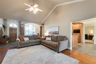 609 Acorn St, Pilot Point, TX 76258 - Photo 11