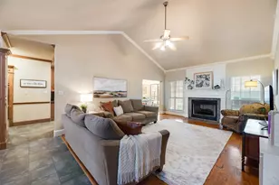 609 Acorn St, Pilot Point, TX 76258 - Photo 9