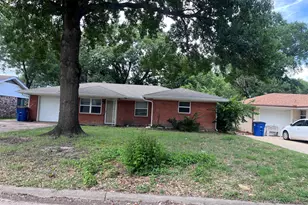 1110 Edgewood, Ennis, TX 75119 - Photo 1