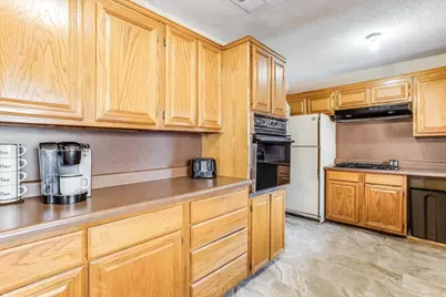 1226 Glen Loch Drive, Irving, TX 75062 - Photo 9